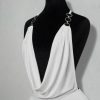 Vestido mini con escoge pronuncia y espalda descubierta con accesorios de cadena - Image 2