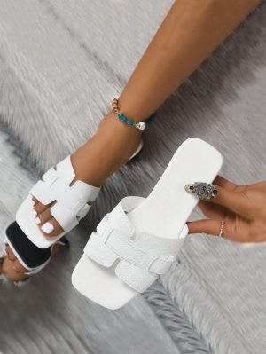 Sandalias planas con punta cuadrada